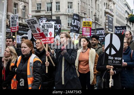 Protestation contre la « guerre sans guerre contre l'Iran » et discours prononcés par les principaux politiciens du Parti travailliste, Trafalgar Square, Londres. Banque D'Images