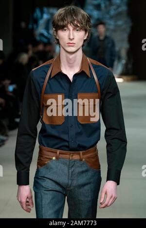 Milan, Italie. 11Th Jan, 2020. NEIL BARRETT Automne/Hiver 2020/2021 de piste à Milan Fashion Week d'hommes Janvier 2020 - Milan, Italie 11/01/2020 | Crédit dans le monde entier d'utilisation : dpa/Alamy Live News Banque D'Images