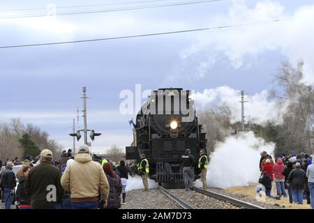 Big Boy 4014 à Ellsworth Kansas Etats-Unis avec vapeur et fumée lors d'une journée historique le 11-21-2019 qui était en une journée bien remplie. Banque D'Images