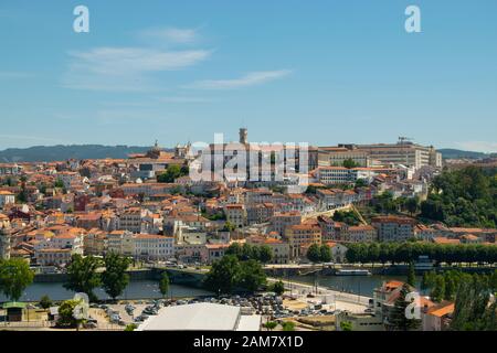 Vue générale de l'ancienne ville universitaire de Coimbra Portugal Banque D'Images