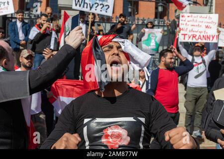 Boston, États-Unis, Oktober 5, 2019 manifestation irakienne à la maison d'État du Massachusetts. Les manifestants se prennent position contre le manque d'emplois et la corruption. Banque D'Images