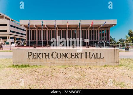 Perth, AUSTRALIE - 24 décembre 2019 : vue sur la salle De Concert du quartier des affaires de Perth et des environs Banque D'Images