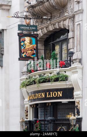 Le Pub Golden Lion. King Street, St James, Londres, Angleterre Banque D'Images