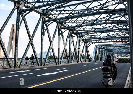 Shanghai, Chine, Mars 2019. Vue sur le pont Waibaidu, ou Garden Bridge en anglais, est le premier pont tout en acier, et le seul exemple survivant Banque D'Images