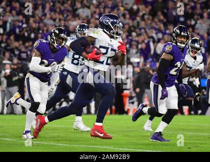 Baltimore, États-Unis. 12 janvier 2020. Les Titans du Tennessee qui reviennent Derrick Henry (22) se disputent les Baltimore Ravens dans leur jeu de jeu de la division au stade M&T Bank à Baltimore, Maryland, le samedi 11 janvier 2020. Photo de Kevin Dietsch/UPI crédit: UPI/Alay Live News Banque D'Images