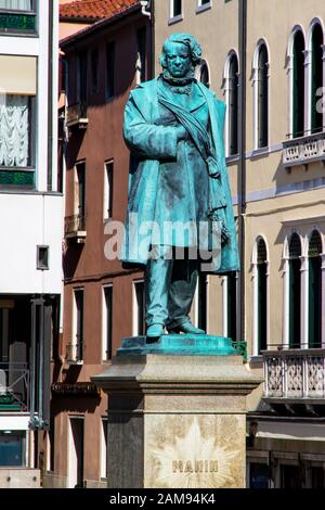 Monument de Daniele Manin par Luigi Borro debout à Venise Italie Banque D'Images