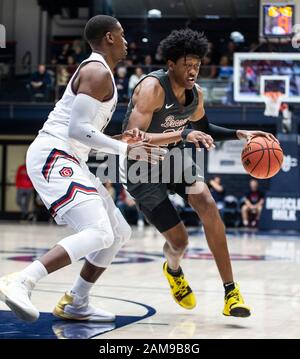 Moraga, CA États-Unis 11 janvier 2020. A. Santa Clara Broncos garde Jalen Williams (24) conduit au panier pendant le match de basket-ball NCAA pour Homme entre Santa Clara Broncos et les Gaels de Saint Mary 67-66 gagner au McKeon Pavilion Moraga Calif. Thurman James/CSM/Alay Live News Banque D'Images