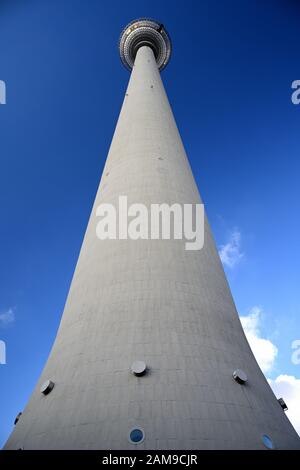 Fernsehturm - Tour De Télévision Est De Berlin Banque D'Images