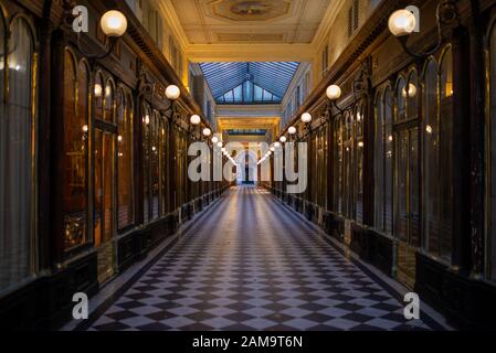 Vero-Dodat passage couvert, pris tôt le matin sans personne, pris pendant un matin d'hiver, Paris, France Banque D'Images