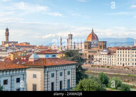 Belle vue sur hart de la ville étonnante de Florence et la cathédrale au lever du soleil, Florence, Italie Banque D'Images