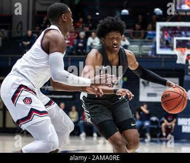 Moraga, CA États-Unis 11 janvier 2020. A. Santa Clara Broncos garde Jalen Williams (24) conduit au panier pendant le match de basket-ball NCAA pour Homme entre Santa Clara Broncos et les Gaels de Saint Mary 67-66 gagner au McKeon Pavilion Moraga Calif. Thurman James/CSM/Alay Live News Banque D'Images