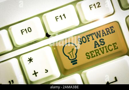 Signe texte montrant le logiciel en tant que service. Photo d'affaires mettant en vedette sur Deanalysisd sur abonnement sous licence centralisée et Banque D'Images