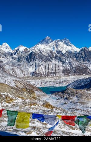 Gokyo dans les montagnes de l'Himalaya du Népal, une partie des Trois Passes randonnée Banque D'Images