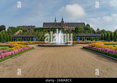 Kamp-Lintfort - Vue Sur L'Abbaye De Kamp, Fondée En 1123 , Rhénanie Du Nord-Westphalie, Allemagne, Kamp-Lintfort, 16.08.2019 Banque D'Images