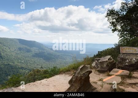 PA DEO DAI Cliffs au parc national de Khao Yai, province de Nakhon Nayok, Thaïlande. Banque D'Images