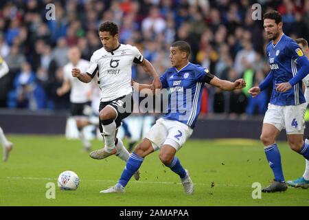 Cardiff, PAYS DE GALLES - 12 JANVIER Wayne Routledge de Swansea City et Lee Peltier de Cardiff City lors du match du championnat Sky Bet entre Cardiff City et Swansea City au stade Cardiff City, à Cardiff, le dimanche 12 janvier 2020. (Crédit: Jeff Thomas | MI News) la photographie ne peut être utilisée qu'à des fins de rédaction de journaux et/ou de magazines, licence requise à des fins commerciales crédit: Mi News & Sport /Alay Live News Banque D'Images