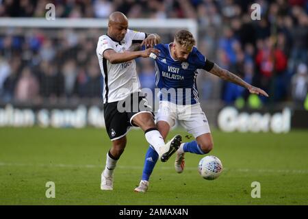 Cardiff, PAYS DE GALLES - 12 JANVIER André Ayew de Swansea City et Joe Bennett de Cardiff City lors du match de championnat Sky Bet entre Cardiff City et Swansea City au Cardiff City Stadium, à Cardiff, le dimanche 12 janvier 2020. (Crédit: Jeff Thomas | MI News) la photographie ne peut être utilisée qu'à des fins de rédaction de journaux et/ou de magazines, licence requise à des fins commerciales crédit: Mi News & Sport /Alay Live News Banque D'Images