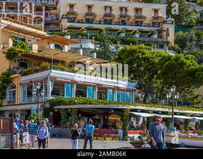 Positano, ITALIE - 26 septembre 2017: Positano est une ville sur la côte amalfitaine en Italie. Sa croissance rapide d'un petit village de pêcheurs à une internation Banque D'Images