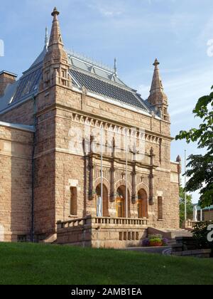 Turku, Finlande - 21 août 2017: Construction du musée d'art de Turku après restauration. Le bâtiment national romantique en granit a été achevé en 1904 Banque D'Images