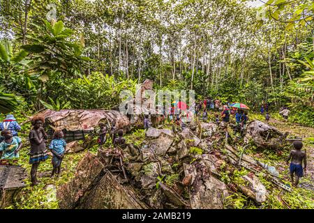 Rack de l'avion de l'amiral japonais Yamamoto en Papouasie-Nouvelle-Guinée. Dans la jungle de Bougainville se trouve encore l'épave de l'avion Mitsubishi G4M dans lequel le général Yamamoto Isoroto a été abattu le 18 avril 1942 Banque D'Images