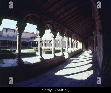 CLAUSTRO ROMANICO DE LA CATEDRAL DE LA SEO DE URGEL - SIGLO XIII Lieu: Catedral. SEO DE URGEL. Lerida. ESPAGNE. Banque D'Images