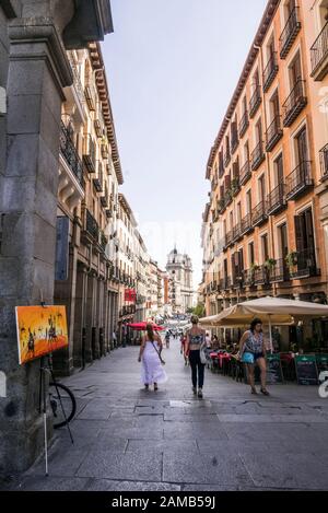 Une ruelle typique de Madrid, Espagne Banque D'Images