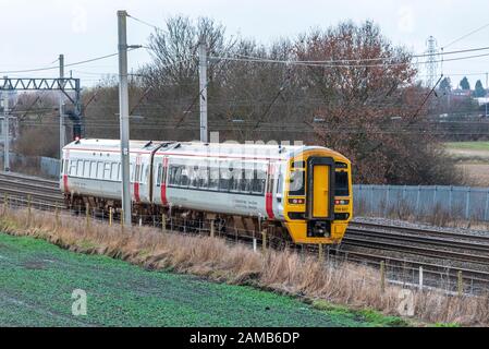 Train multi-unités diesel Sprinter classe 158 Express. Trains pour le Pays de Galles. Banque D'Images