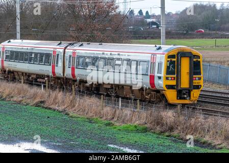 Train multi-unités diesel Sprinter classe 158 Express. Trains pour le Pays de Galles. Banque D'Images