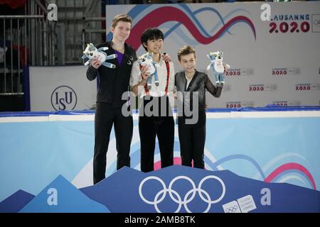 Lausanne, Suisse. 12 janvier 2020. Kagiyama Yuma du Japon est le vainqueur du YOG Lausanne 2020 pour le patinage libre pour hommes à l'arène de patinage de Lausanne le 12 janvier 2020. Mozalev Andrei de Russie a pris la deuxième place et Samsonov Daniil, de Russie aussi, la troisième place. Crédit: Alfredss/Alay Live News Banque D'Images