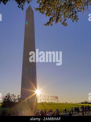 Washington D.C. - 27 octobre 2019 - le Washington Monument sur le National Mall à Washington, DC en automne soir. Banque D'Images