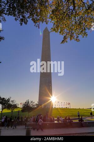 Washington D.C. - 27 octobre 2019 - le Washington Monument sur le National Mall à Washington, DC en automne soir. Banque D'Images