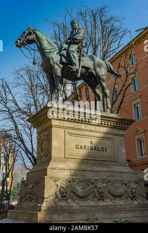 Voir à monument à Giuseppe Garibaldi à Bologne, Italie. Monument a été faite par Arnaldo Zocchi à 1900 Banque D'Images