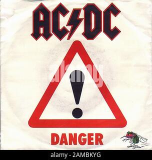 AC DC - danger - Classique vintage rock 7'' album vinyle Banque D'Images