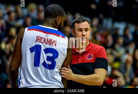 Londres, Royaume-Uni. 12 janvier 2020. Orlan Jackman des Royals de Londres Lloyd Gardner entraîneur en chef London Royals lors du match de championnat BBL entre les Lions de Londres et les Royals de Londres City au Copper Box Arena, Londres, Royaume-Uni, le 12 janvier 2020. Photo De Phil Hutchinson. Utilisation éditoriale uniquement, licence requise pour une utilisation commerciale. Aucune utilisation dans les Paris, les jeux ou une seule publication de club/ligue/joueur. Crédit: Uk Sports Pics Ltd/Alay Live News Banque D'Images