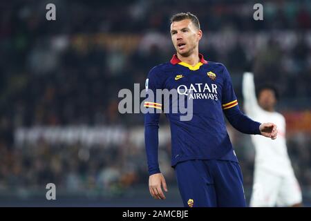 Rome, Italie. 12 janvier 2020. Edin Dzeko de Roma réagit lors du championnat italien Serie UN match de football entre AS Roma et Juventus le 12 janvier 2020 à Stadio Olimpico à Rome, Italie - photo Federico Proietti/ESPA-Imaes crédit: Agence photographique sportive européenne/Alay Live News Banque D'Images