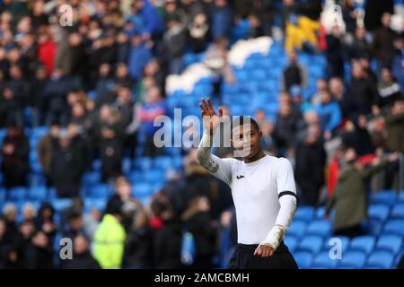 Cardiff, Royaume-Uni. 12 janvier 2020. Rhian Brewster de Swansea City vagues aux fans de Swansea City après le match. Match de championnat EFL Skybet, Cardiff City / Swansea City au Cardiff City Stadium le dimanche 12 janvier 2020. Cette image ne peut être utilisée qu'à des fins éditoriales. Utilisation éditoriale uniquement, licence requise pour une utilisation commerciale. Aucune utilisation dans les Paris, les jeux ou une seule édition de club/ligue/joueur. Pic par Andrew Orchard/Andrew Orchard sports photographie/Alay Live news crédit: Andrew Orchard sports photographie/Alay Live News Banque D'Images