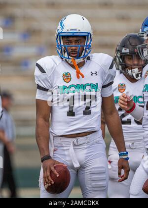 Deland, FL, États-Unis. 12 janvier 2020. Le quart de l'équipe américaine Jaylon Henderson (17) pendant le match De Football All Star de l'université dans le SPIRAL Tropical Bowl entre l'américain (blanc) et le National (black0 au stade Spec Martin à DeLand, Fl. Romeo T Guzman/CSM/Alay Live News Banque D'Images