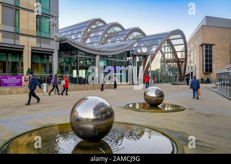 Millennium Square, Sheffield, Yorkshire, Angleterre, Royaume-Uni Banque D'Images