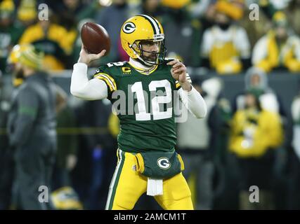 Green Bay, États-Unis. 12 janvier 2020. Green Bay Packers se querelle avec Aaron Rodgers (12) avant un match contre les Seattle Seahawks dans leur match divisionnaire NFC à Lambeau Field, dimanche 12 janvier 2020 à Green Bay, Wisconsin. Photo de Nuccio DiNuzzo/UPI crédit: UPI/Alay Live News Banque D'Images