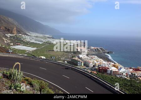 Blick vom Mirador de Puerto Naos auf den gleichnamigen Ort, Los Llanos de Aridane, la Palma, Kanarische Inseln, espagnol Banque D'Images