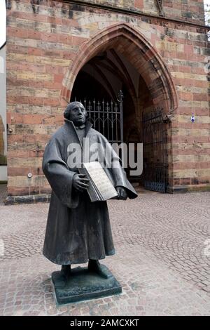 Martin-Luther-Statue vor der protestantischen Stiftskirche, Landau in der Pfalz,Rheinland-Pfalz,Deutschland Banque D'Images