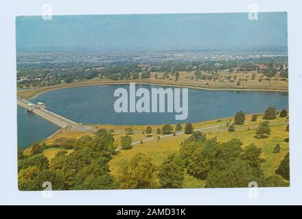 Silver Lake (vue aérienne du réservoir et des environs) catégories de cartes postales et commentaires de titre entre parenthèses [ ] fournis par le collectionneur, Catherine Robinson.; Silver Lake [vue aérienne du réservoir et des environs] Banque D'Images