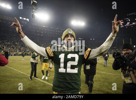 Green Bay, États-Unis. 12 janvier 2020. Le quart de Green Bay Packers Aaron Rodgers (12) célèbre après que les 28-23 de son équipe ont gagné les Seahawks de Seattle lors de leur sortie divisionnaire NFC à Lambeau Field le dimanche 12 janvier 2020 à Green Bay, Wisconsin. Photo de Nuccio DiNuzzo/UPI crédit: UPI/Alay Live News Banque D'Images