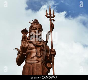 Vue sur Mangal Mahadev, la plus haute statue de Maurice et une copie fidèle de la statue de Shiva en Inde. Banque D'Images