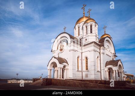 Église du Saint grand martyr Georges le victorieux à Samara. Sky architecture du paysage Banque D'Images