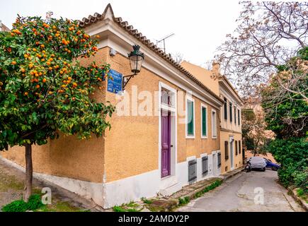 Athènes / Grèce - 1 février 2014: La jonction de Prytaneiou St et Theoreias St dans le vieux quartier historique de Plaka, regroupés autour du no Banque D'Images