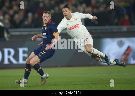 Rome, Italie. 12 janvier 2020. Rome, Italie - 12 janvier 2020:Jordan Veretout (AS ROMA), CR7 CRISTIANO RONALDO (JUVENTUS) en action lors du match de football de la série italienne A EN TANT que Roma vs FC Juventus, au Stade olympique de Rome le 12/01/2020 crédit: Agence de photo indépendante/Alay Live News Banque D'Images