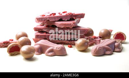 Sélection de chocolat rubis, a fait des variétés de fèves de cacao botanique qui ont les attributs appropriés à traiter en chocolat rubis, à partir de la macro close Banque D'Images