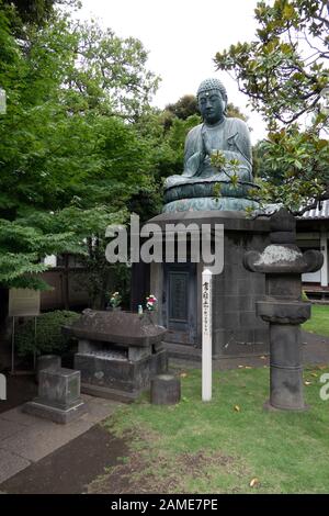 Ou Tennoji Tenno-ji, le plus ancien lieu de culte dans la région de Yanaka, Tokyo, Japon, Asie. Ancien édifice religieux japonais avec l'art, l'architecture magnifique Banque D'Images