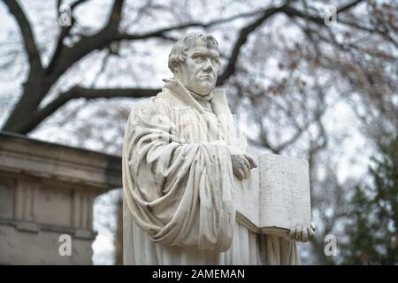 Statue Martin Luther, Dorotheenstädtischer Friedhof, Chausseestraße, Mitte, Berlin, Deutschland Banque D'Images